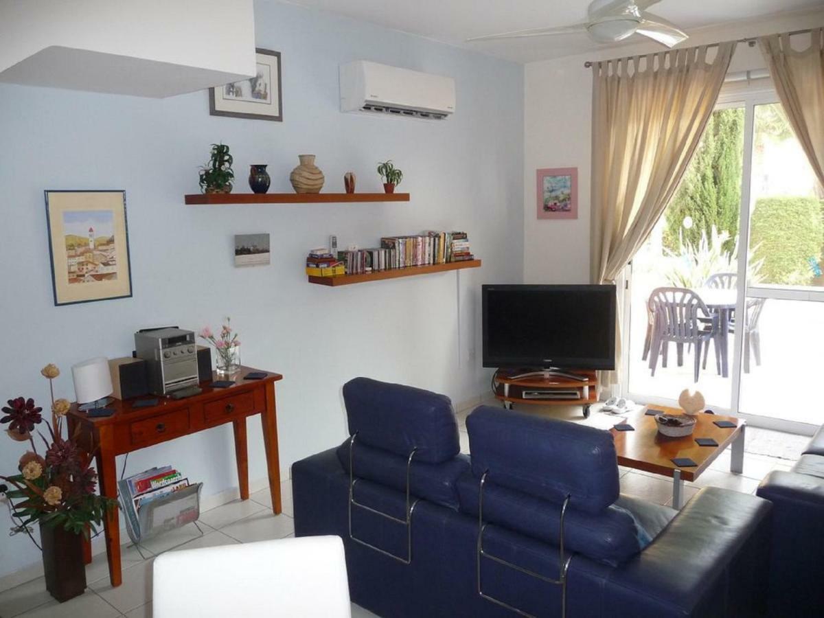 Aurora Townhouse - Complimentary Paphos Airport Transport Villa Exterior photo